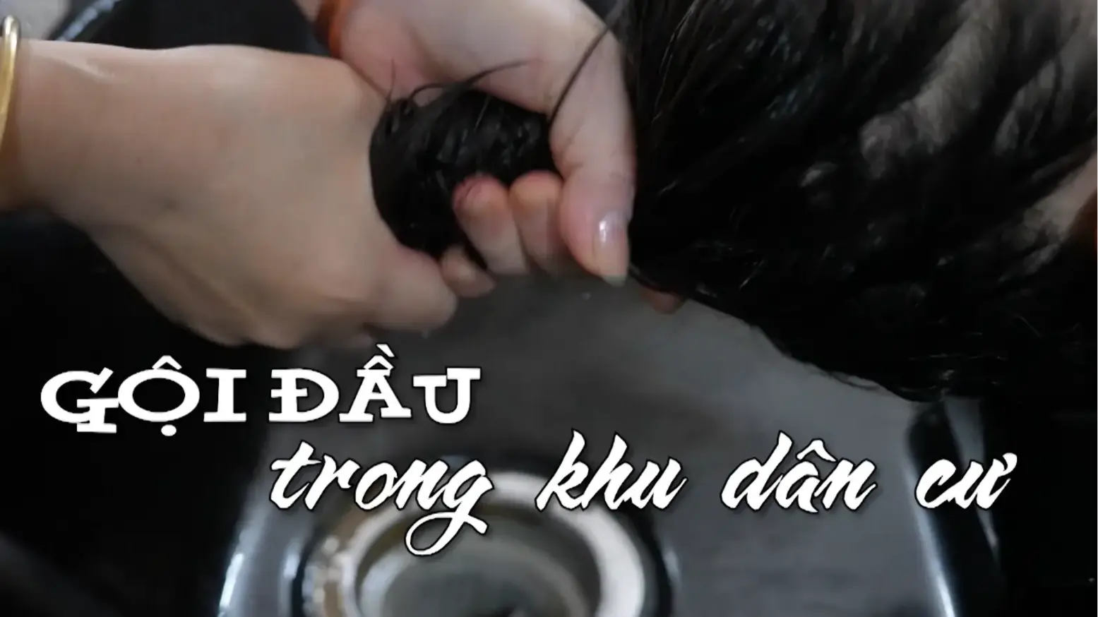 Gội đầu trong khu dân cư | Nhịp sống Hà Nội | 20/11/2025